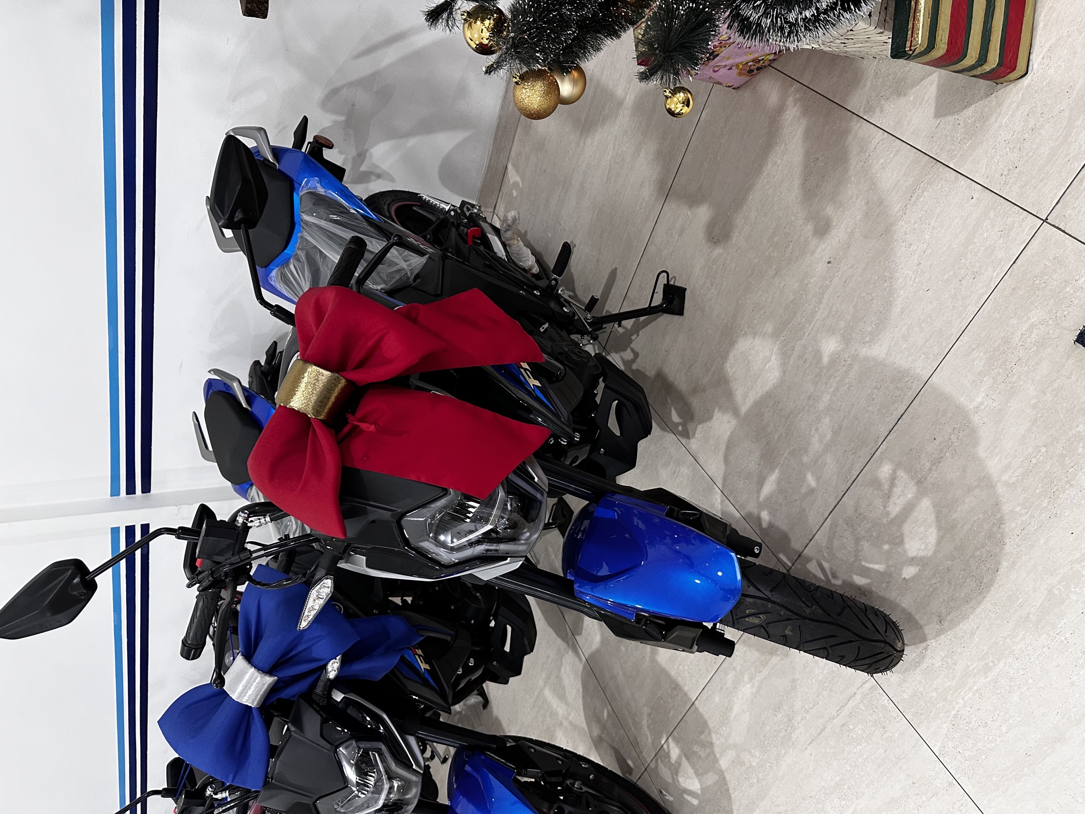 Showroom da Franco Motos com motos em exposicao